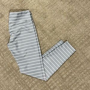 Kiava women’s gray pinstripe leggings